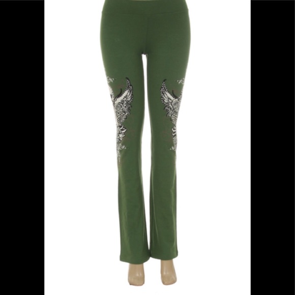 💥SOLD OUT!!💥 Plus Size Jeggings w/Skull Print - Picture 2 of 6